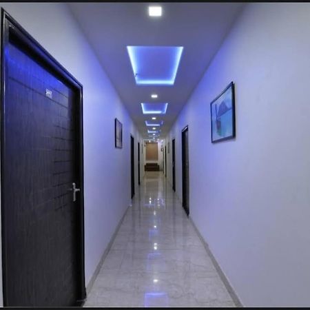 Hotel P.S. Villa Агра Екстериор снимка