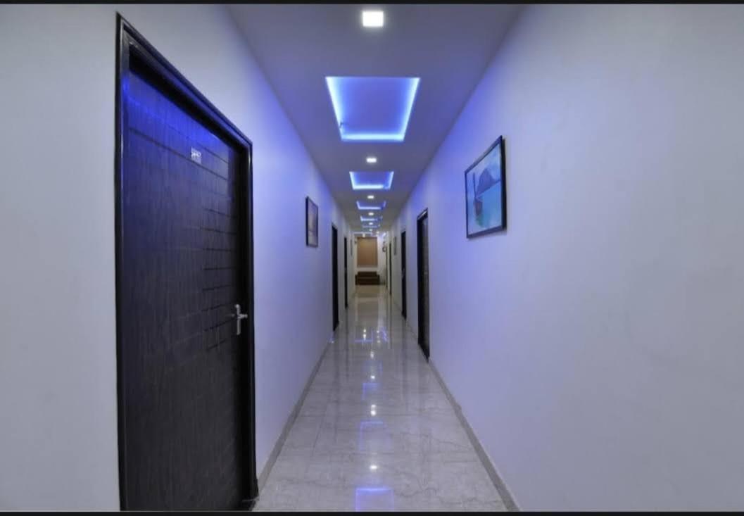 Hotel P.S. Villa Агра Екстериор снимка