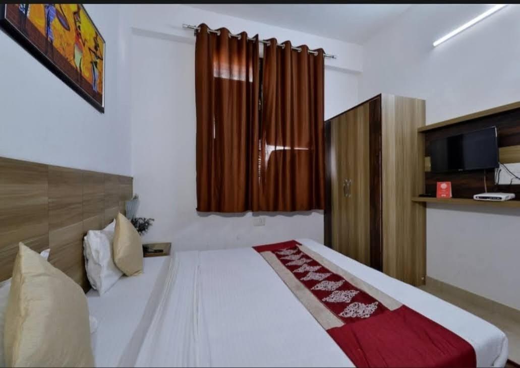 Hotel P.S. Villa Агра Екстериор снимка