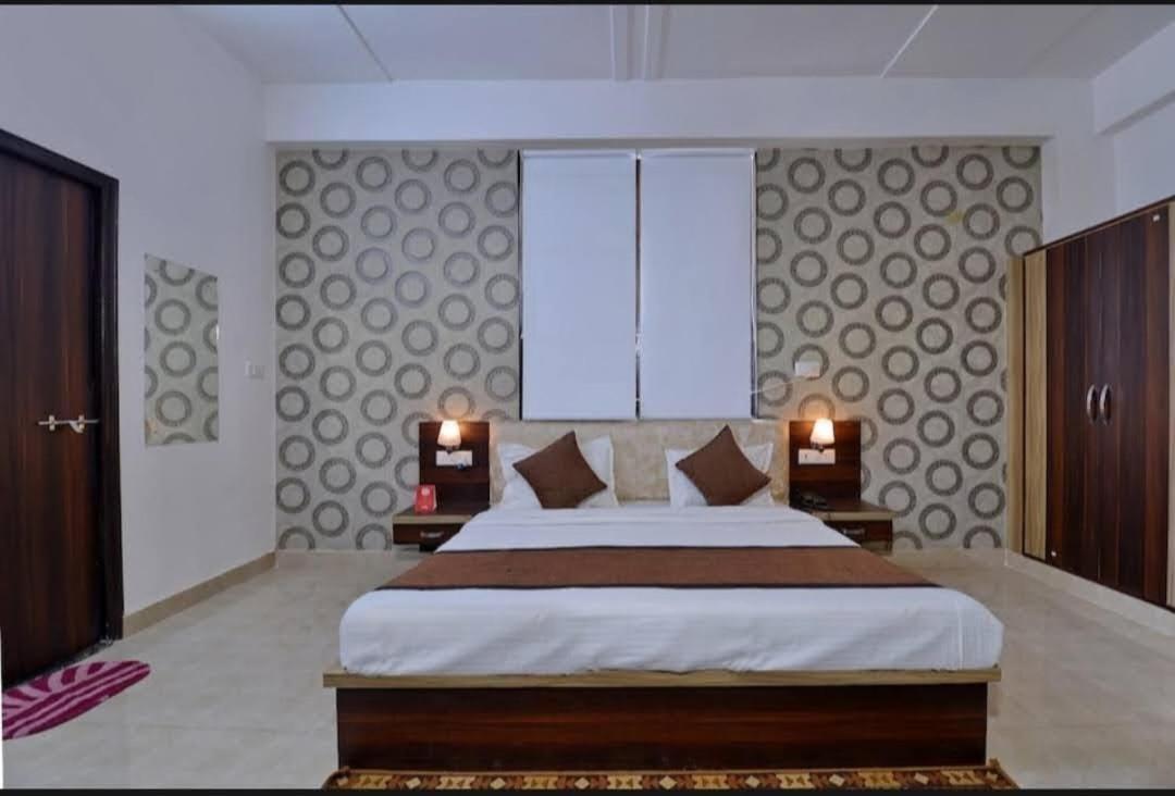 Hotel P.S. Villa Агра Екстериор снимка