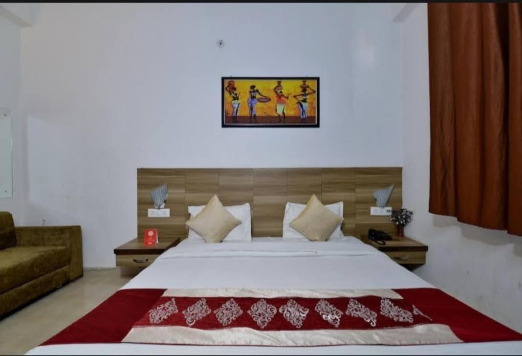 Hotel P.S. Villa Агра Екстериор снимка